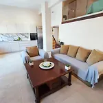 Avramiou Lofts アパート *
