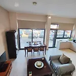 Avramiou Lofts アパート